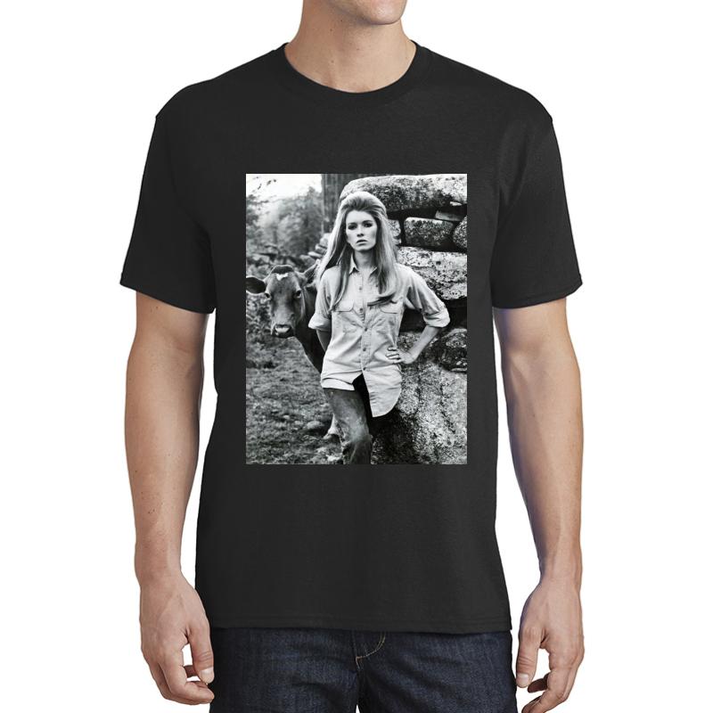 A Cow And Young Martha Stewart Unisex T-Shirt Men Black