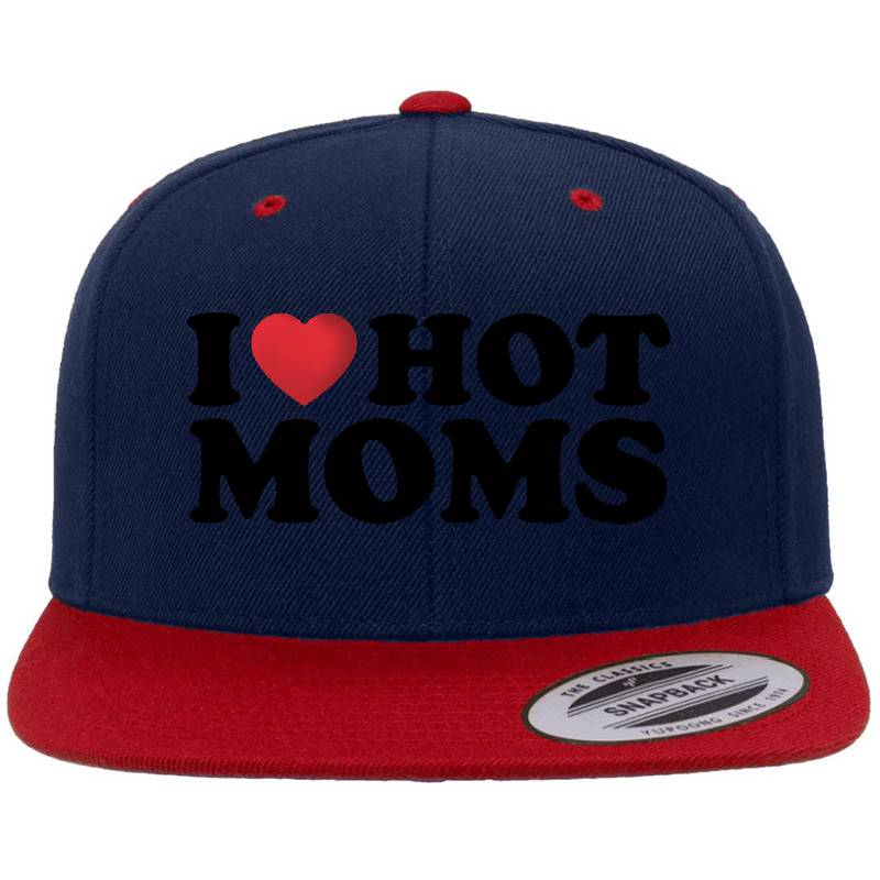 I Love Hot Moms Youth T-Shirts